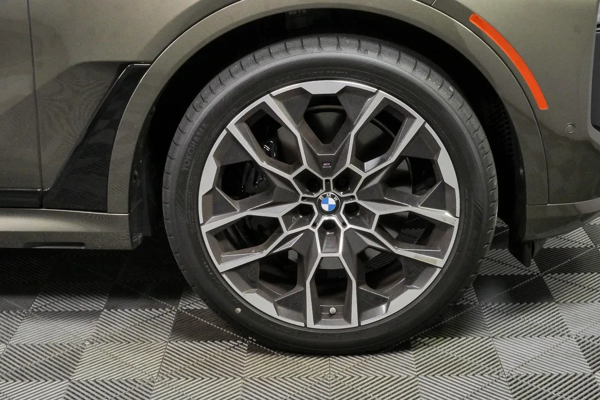 2025 BMW X7 xDrive40i thumbnail 41