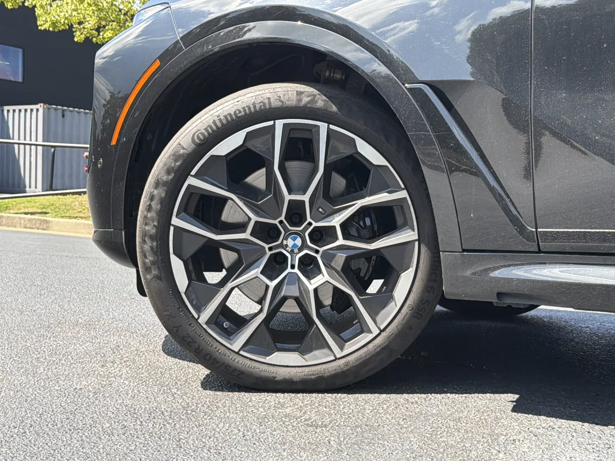 2025 BMW X7 xDrive40i thumbnail 10
