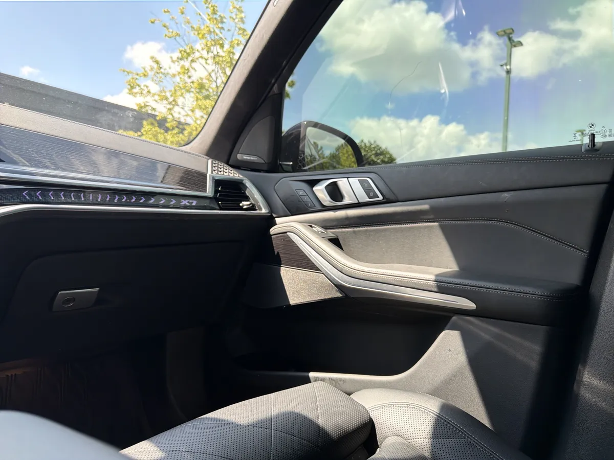 2025 BMW X7 xDrive40i thumbnail 17