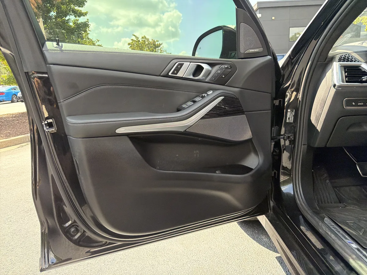 2025 BMW X7 xDrive40i thumbnail 19