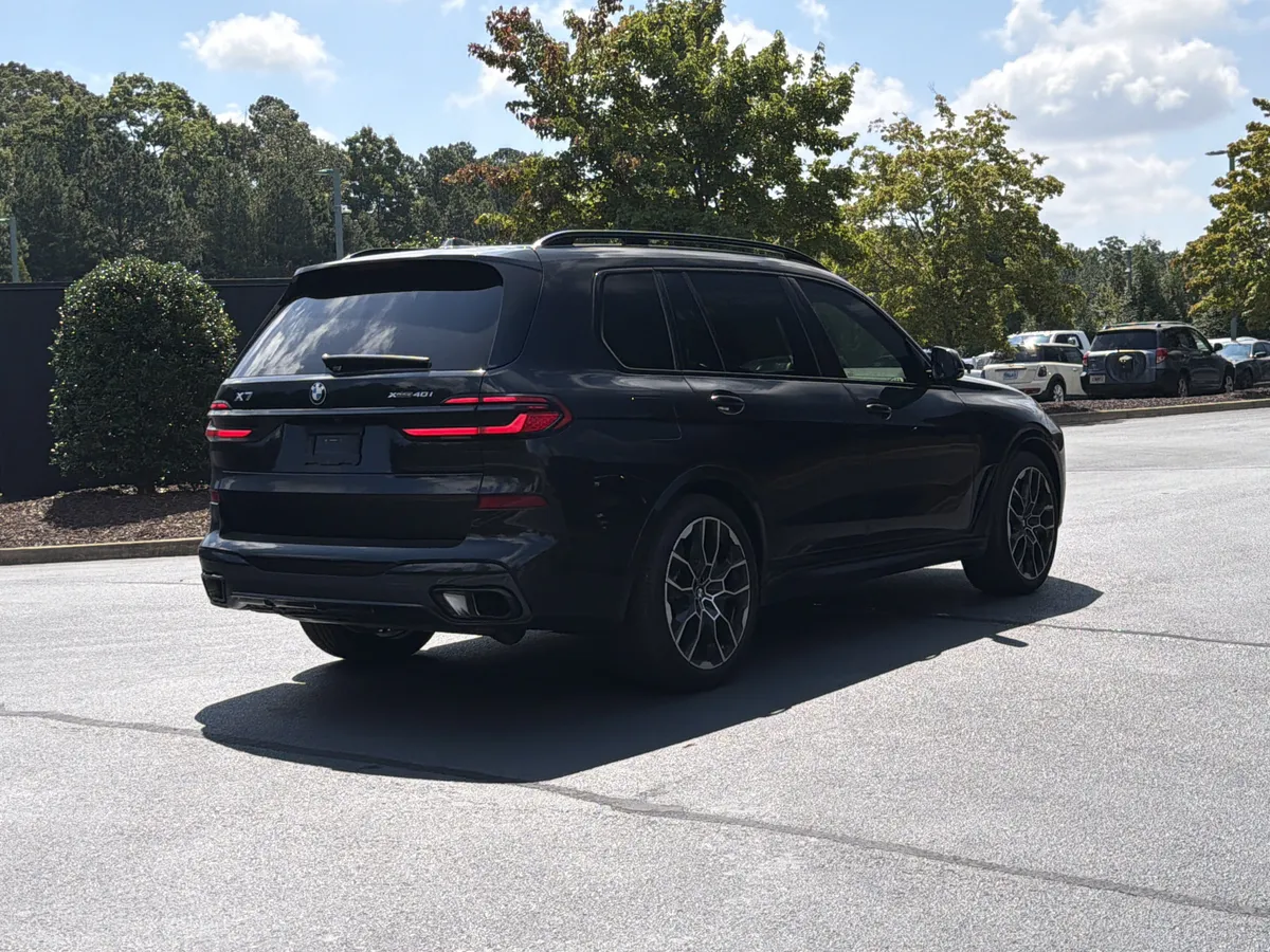 2025 BMW X7 xDrive40i thumbnail 2