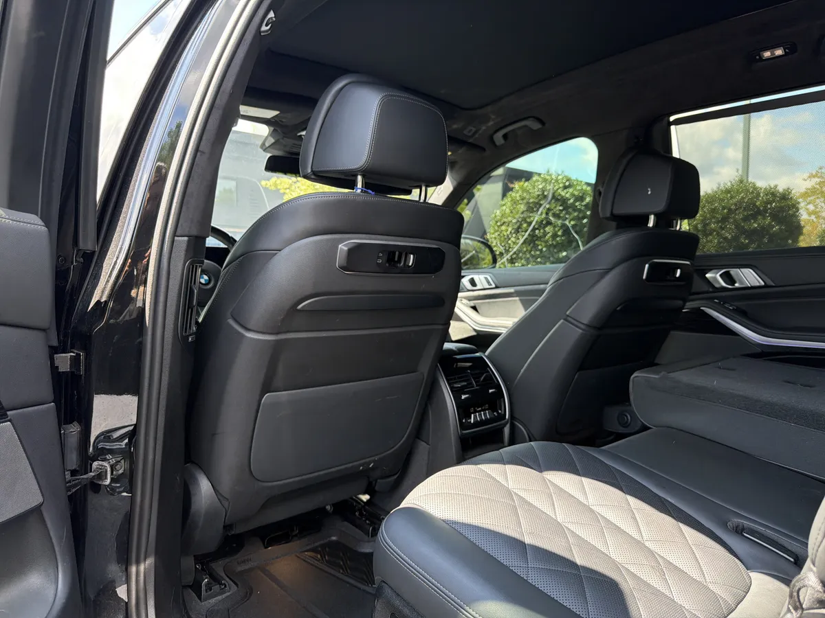 2025 BMW X7 xDrive40i thumbnail 21