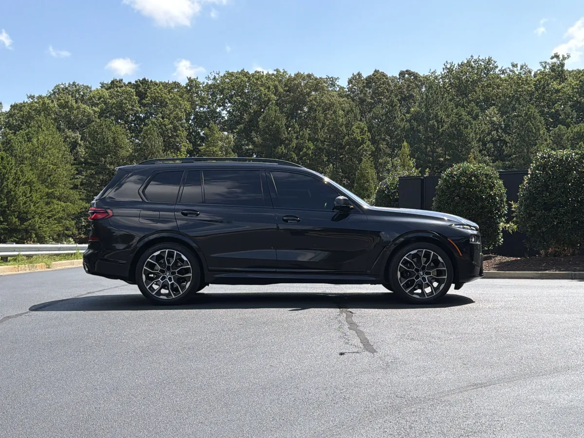 2025 BMW X7 xDrive40i thumbnail 4