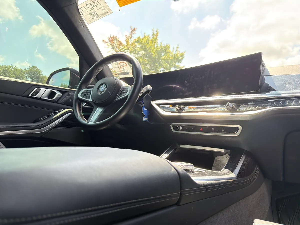 2025 BMW X7 xDrive40i thumbnail 5