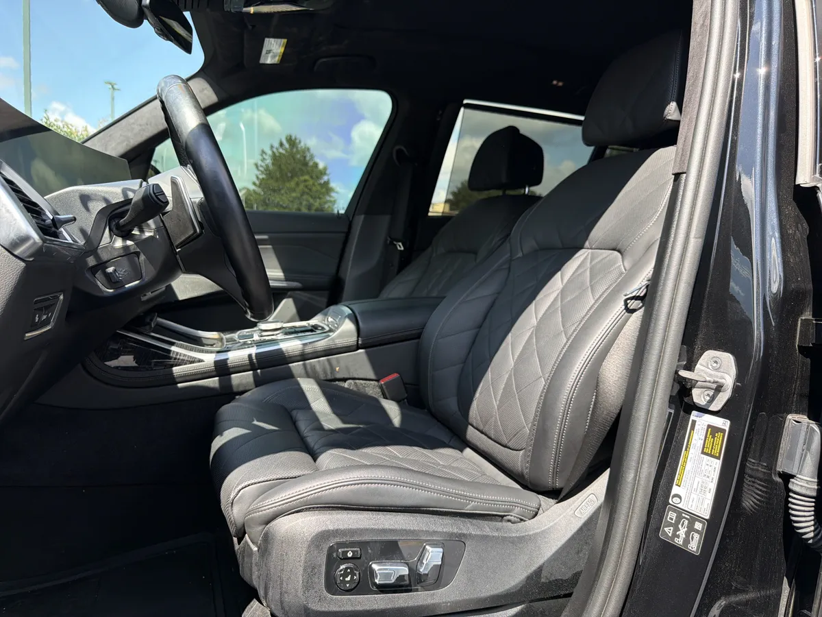 2025 BMW X7 xDrive40i thumbnail 6