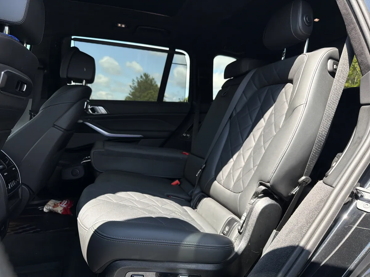 2025 BMW X7 xDrive40i thumbnail 7