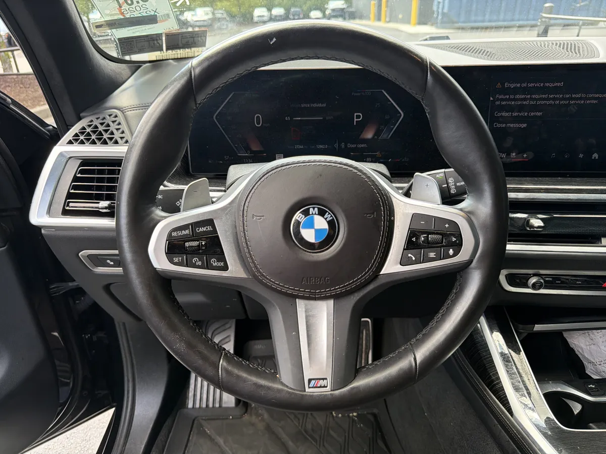 2025 BMW X7 xDrive40i thumbnail 8