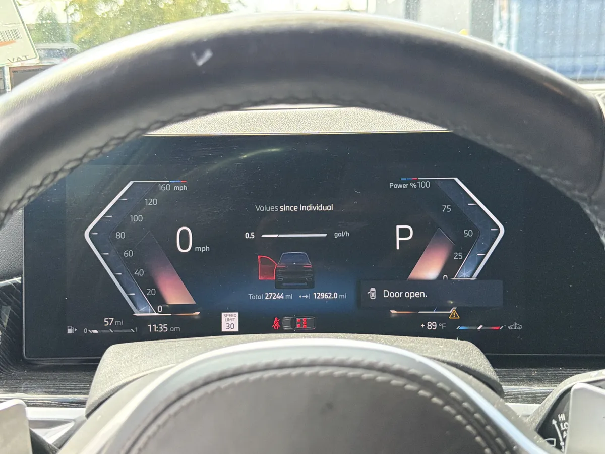 2025 BMW X7 xDrive40i thumbnail 9