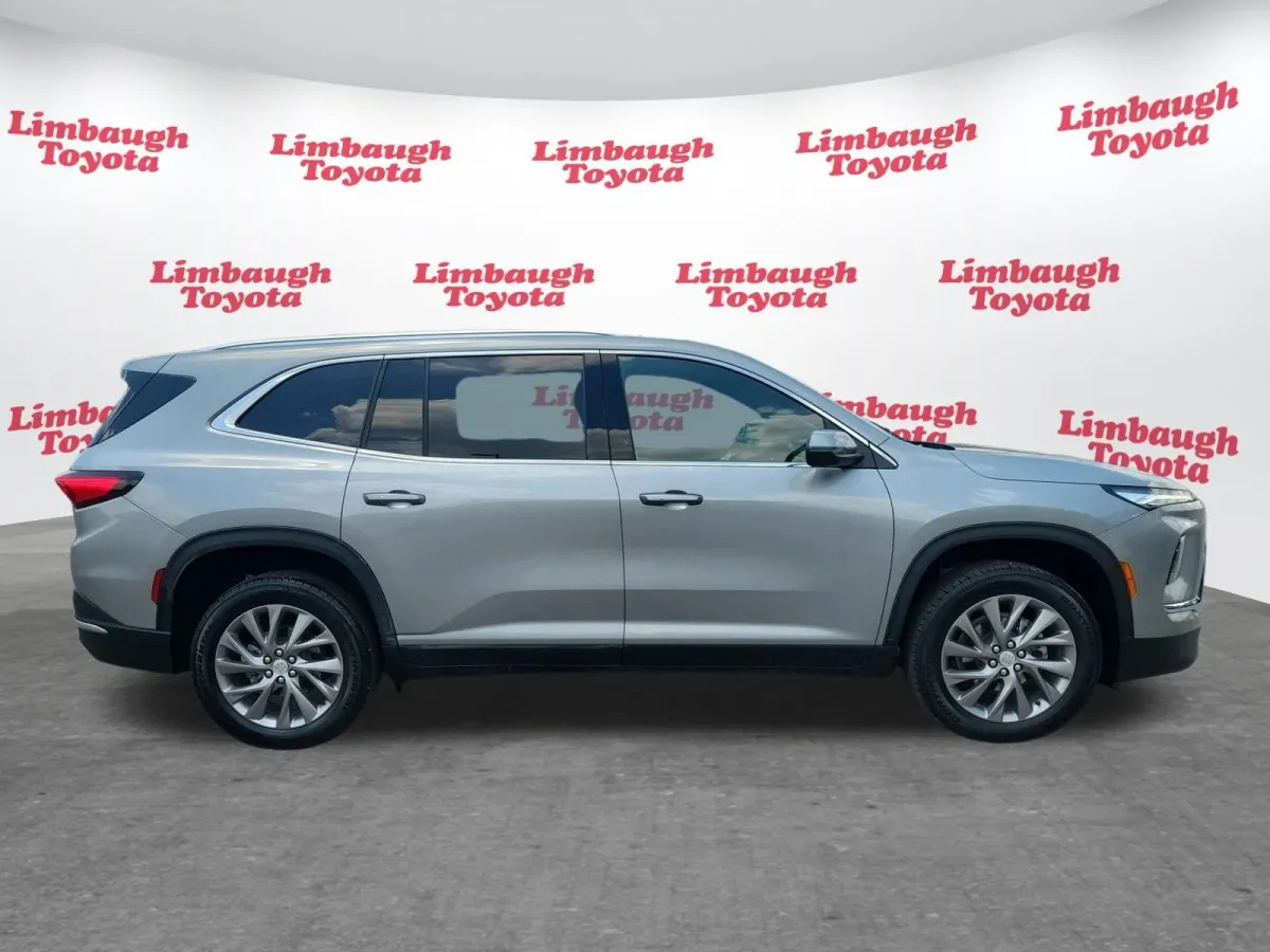 2025 Buick Enclave Preferred thumbnail 2