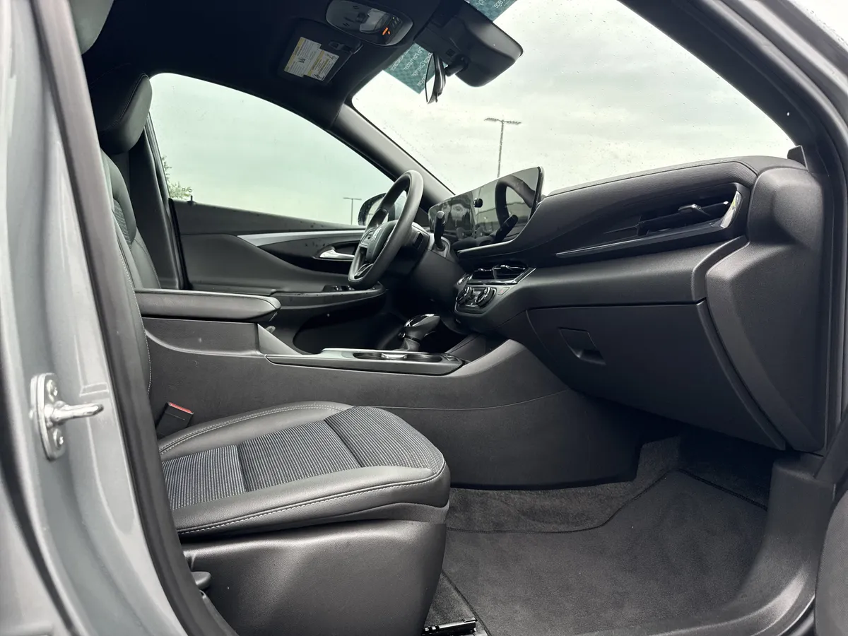 2025 Buick Envista Preferred thumbnail 26