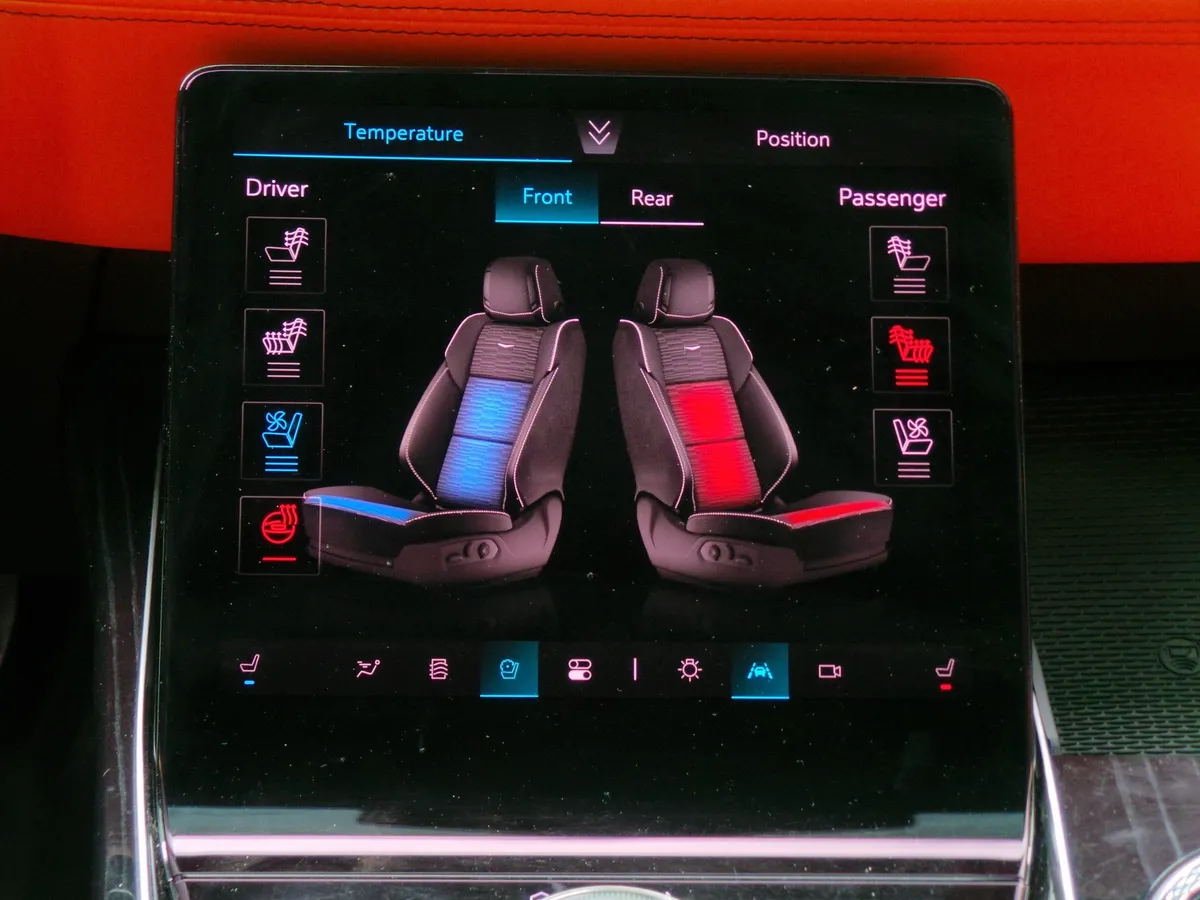 2025 CADILLAC Escalade 4WD Sport thumbnail 18