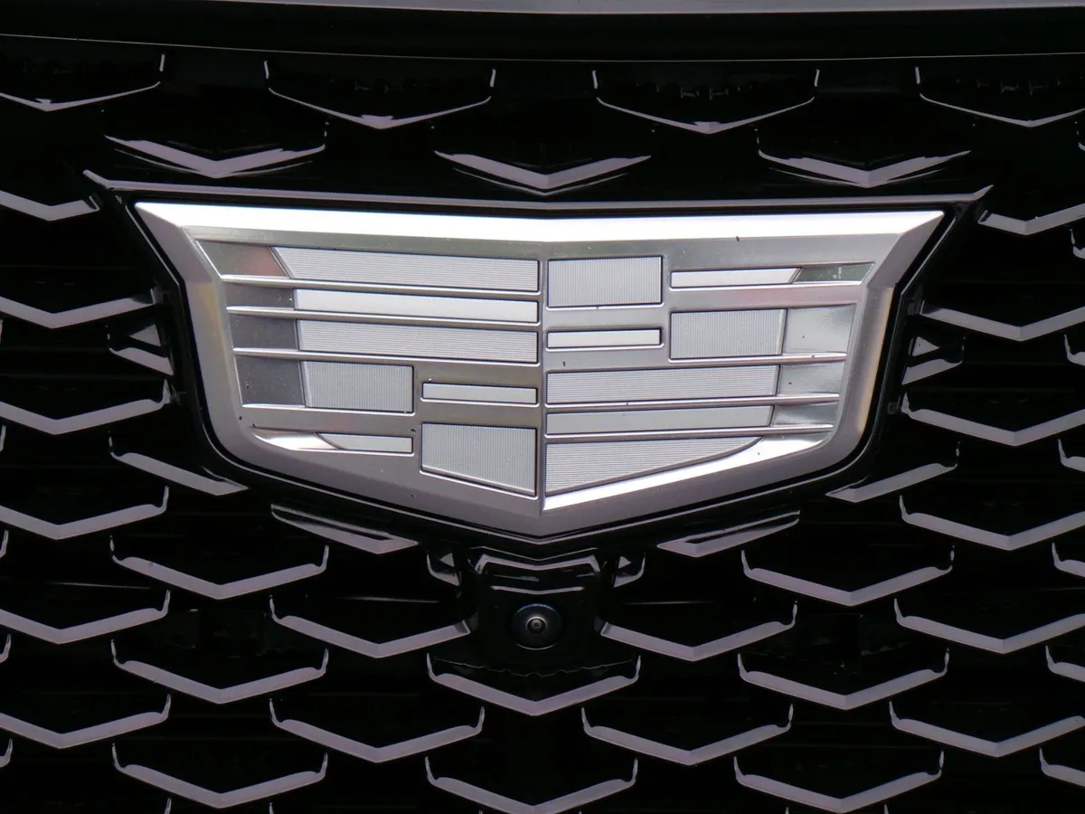2025 CADILLAC Escalade 4WD Sport thumbnail 23