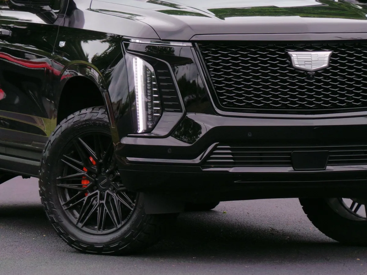 2025 CADILLAC Escalade 4WD Sport thumbnail 30