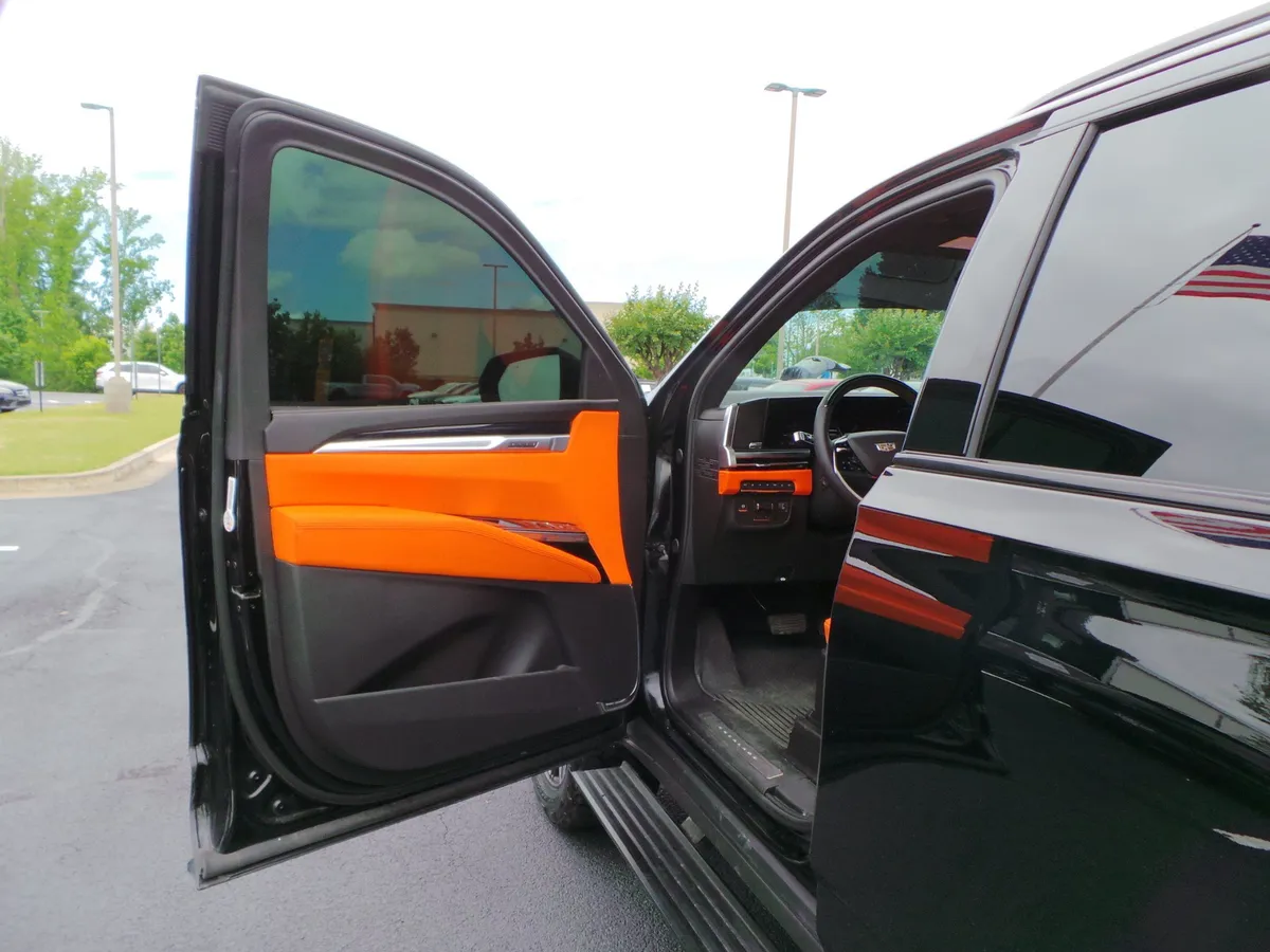 2025 CADILLAC Escalade 4WD Sport thumbnail 31