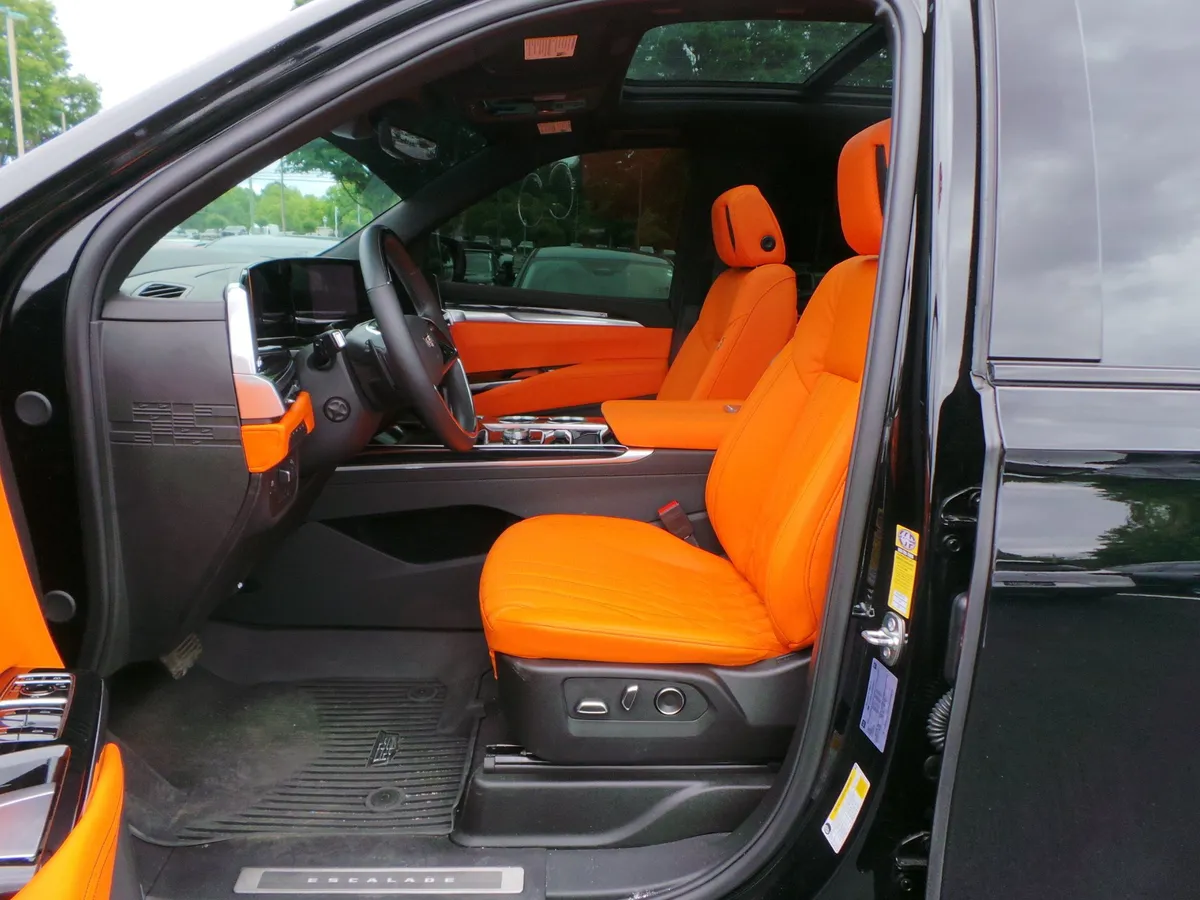 2025 CADILLAC Escalade 4WD Sport thumbnail 34