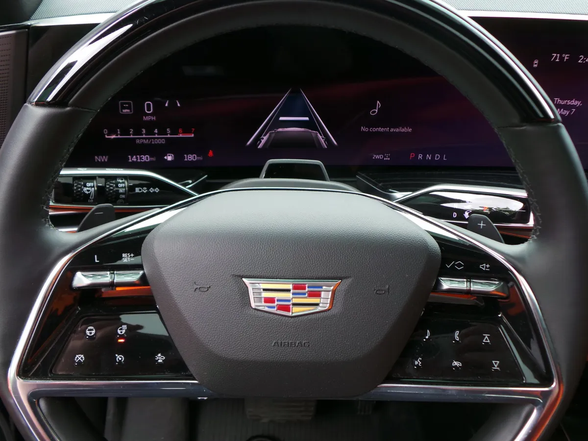 2025 CADILLAC Escalade 4WD Sport thumbnail 36