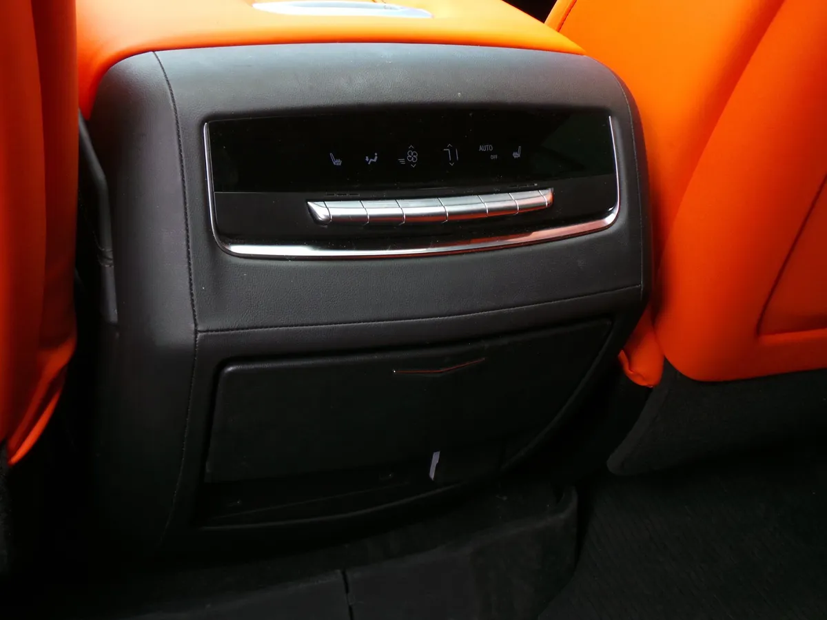 2025 CADILLAC Escalade 4WD Sport thumbnail 40