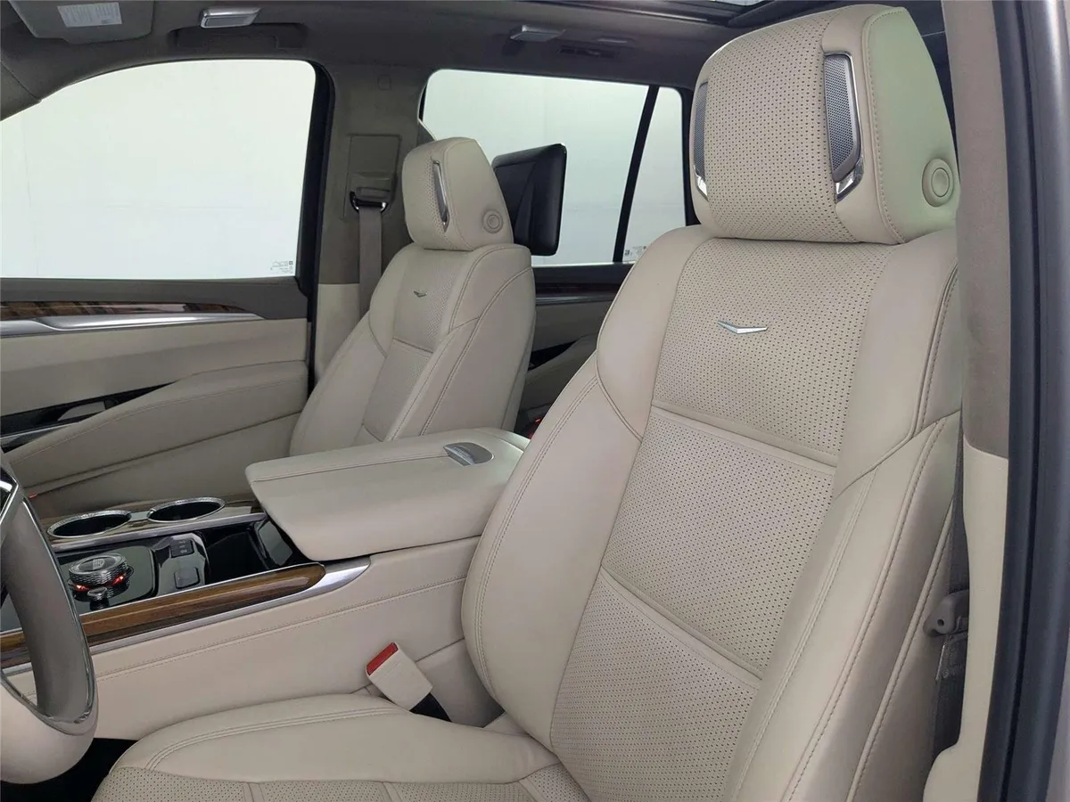 2025 Cadillac Escalade 4WD Sport Platinum thumbnail 14