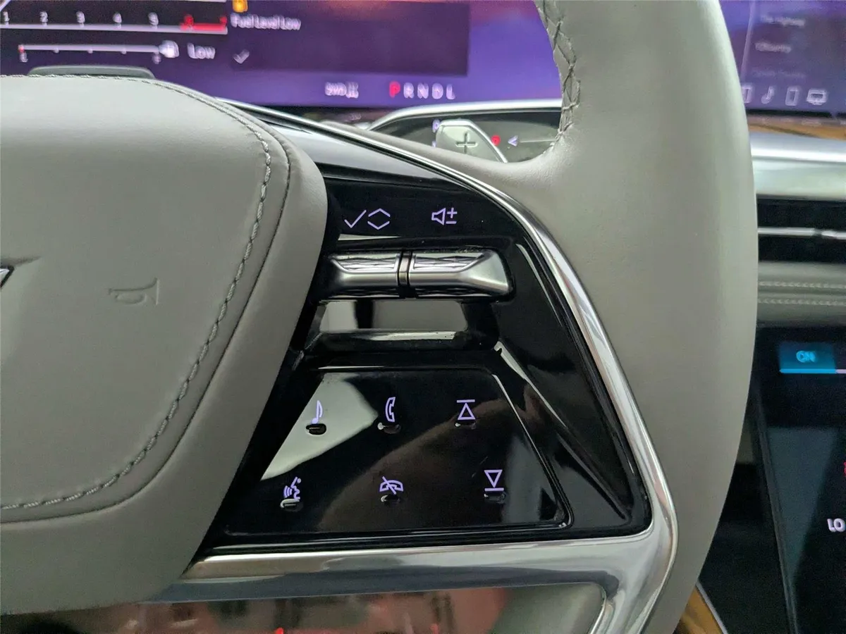 2025 Cadillac Escalade 4WD Sport Platinum thumbnail 21