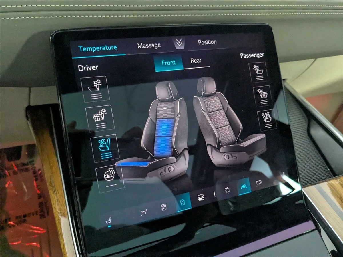2025 Cadillac Escalade 4WD Sport Platinum thumbnail 30