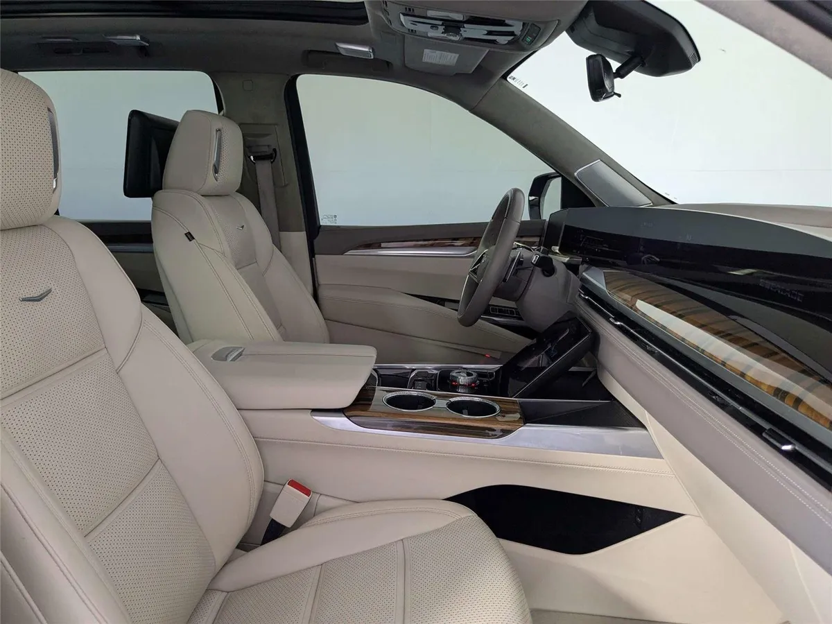 2025 Cadillac Escalade 4WD Sport Platinum thumbnail 37