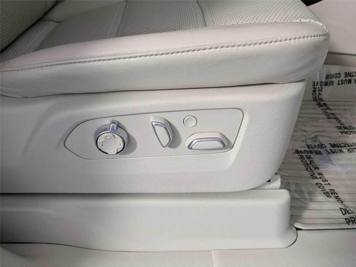 2025 Cadillac Escalade 4WD Sport Platinum thumbnail 39
