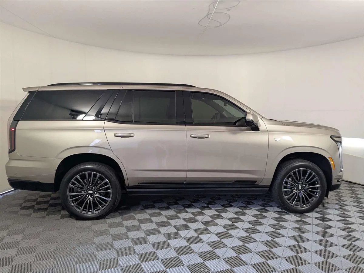 2025 Cadillac Escalade 4WD Sport Platinum thumbnail 4