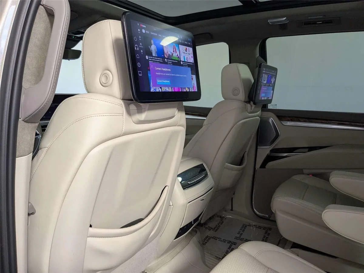 2025 Cadillac Escalade 4WD Sport Platinum thumbnail 42