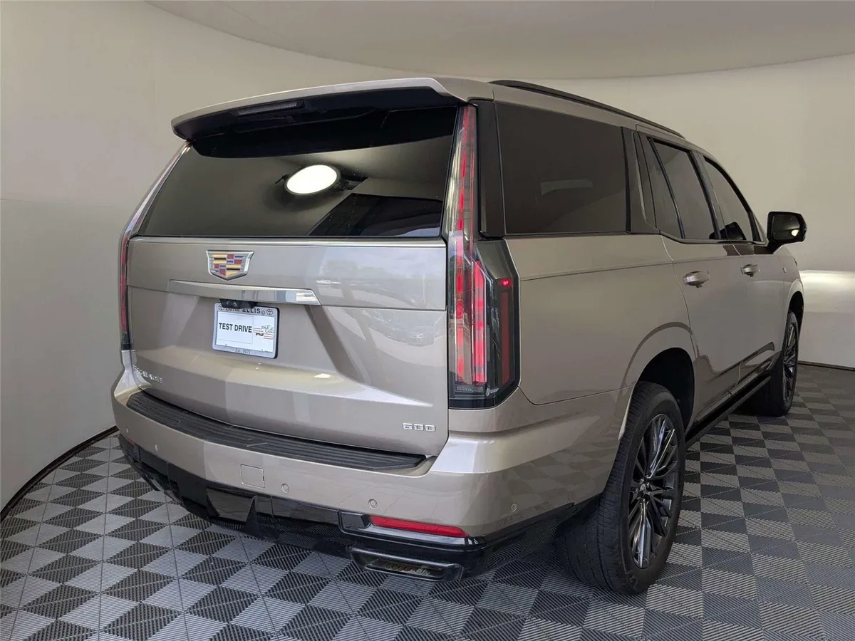 2025 Cadillac Escalade 4WD Sport Platinum thumbnail 5