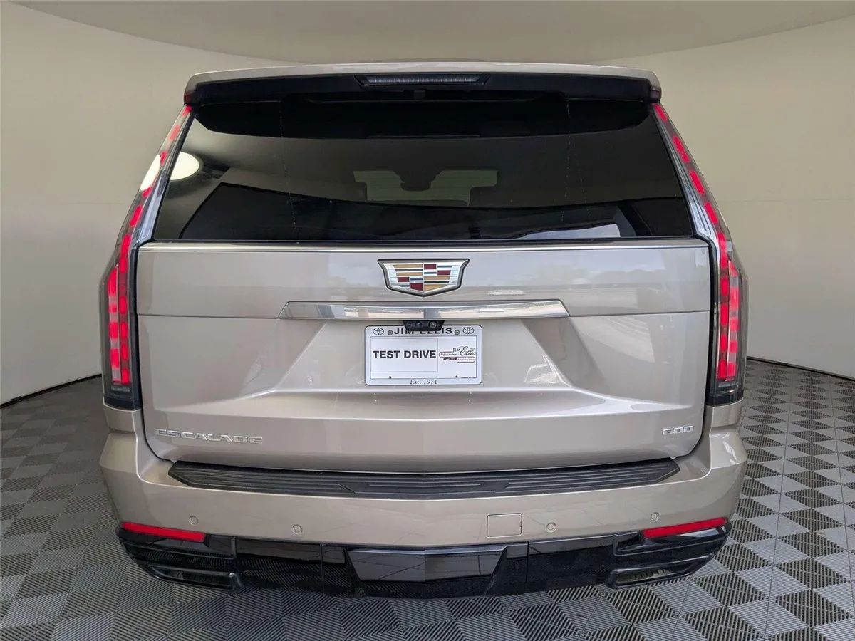 2025 Cadillac Escalade 4WD Sport Platinum thumbnail 6