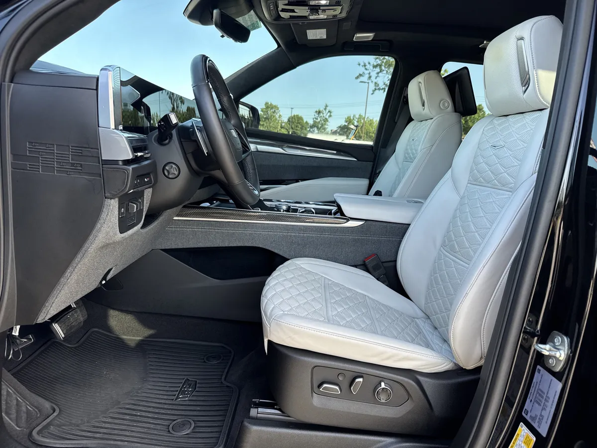 2025 CADILLAC Escalade AWD V-Series thumbnail 15