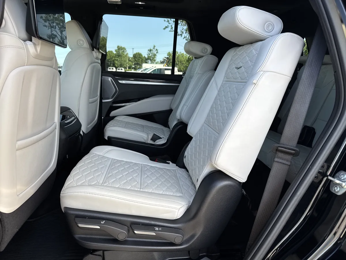 2025 CADILLAC Escalade AWD V-Series thumbnail 32