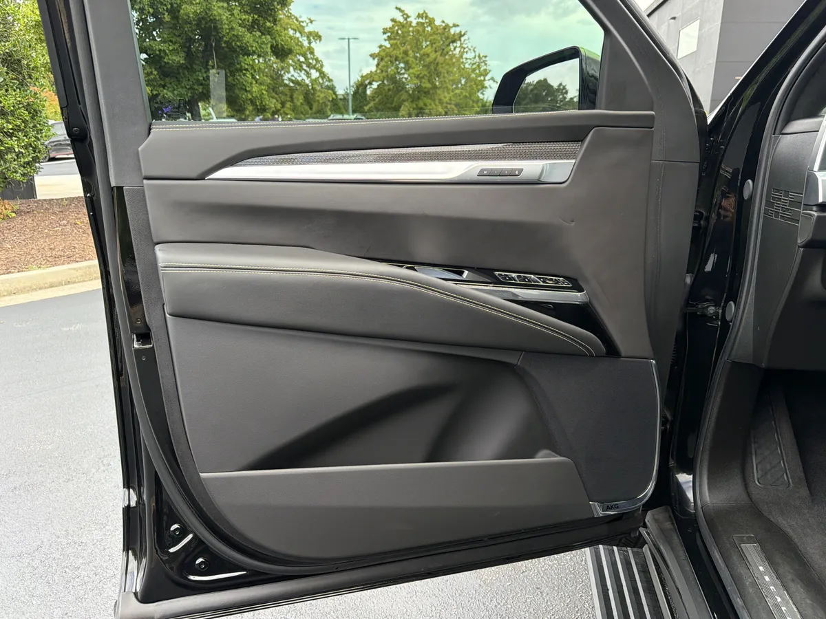 2025 CADILLAC Escalade AWD V-Series thumbnail 23