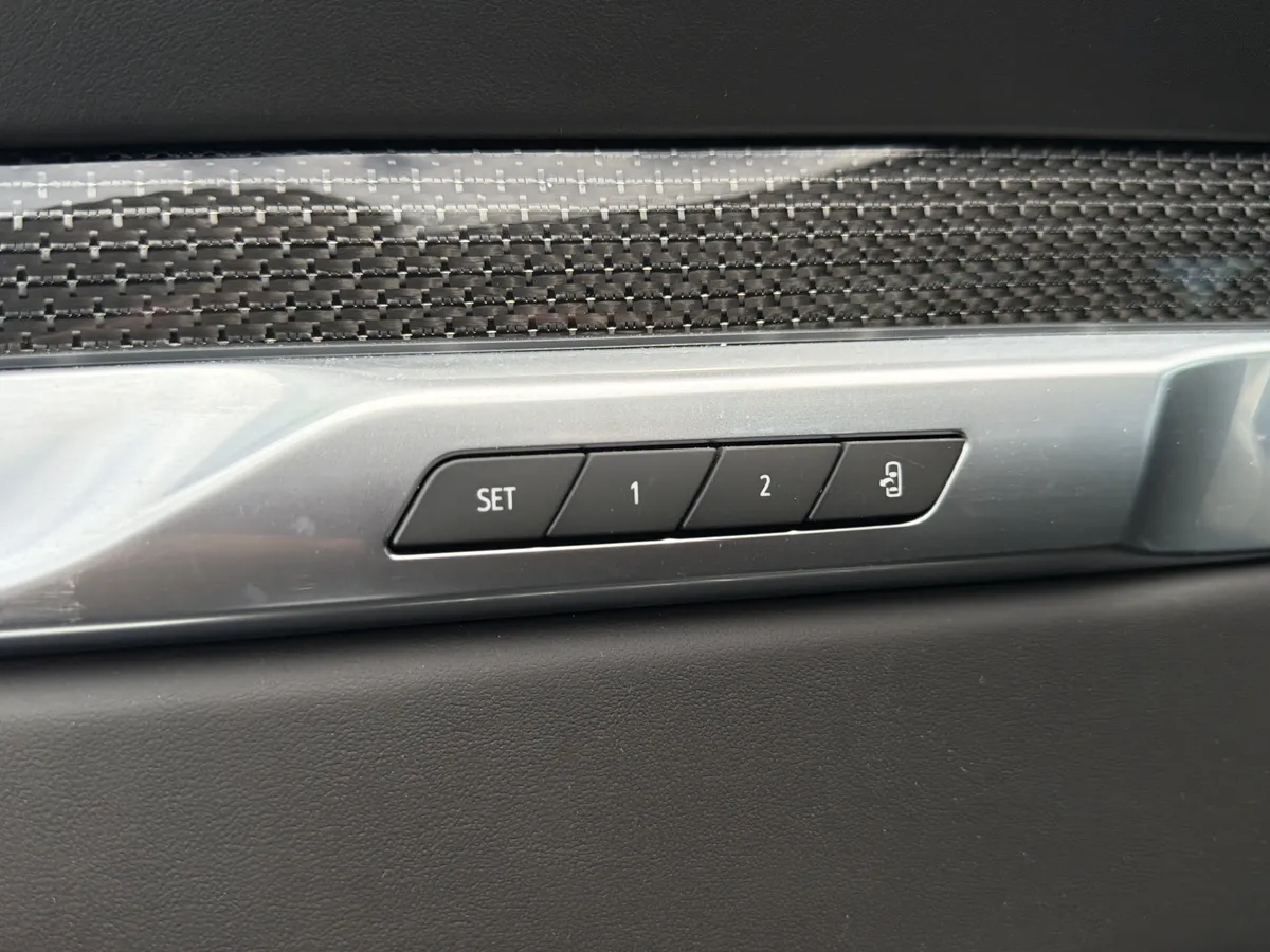 2025 CADILLAC Escalade AWD V-Series thumbnail 24