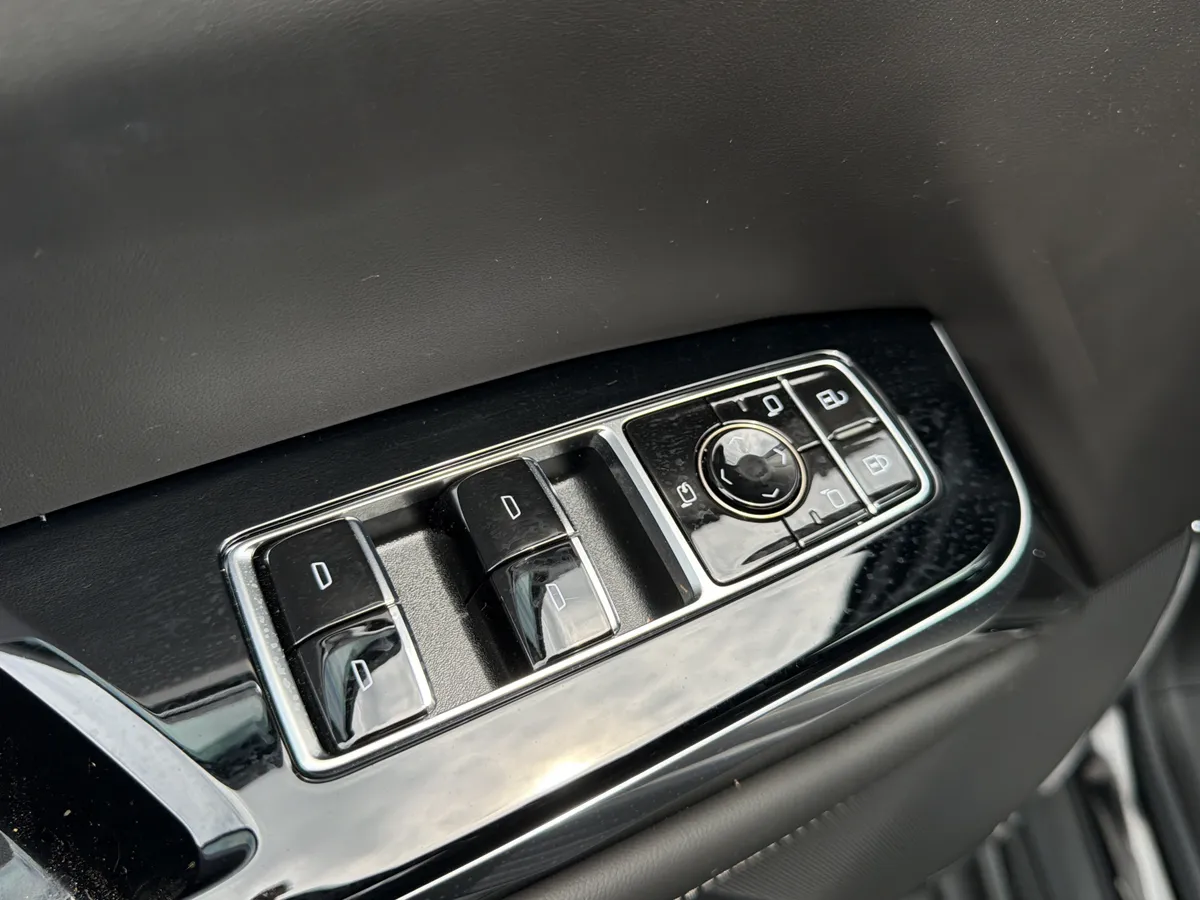 2025 CADILLAC Escalade AWD V-Series thumbnail 25