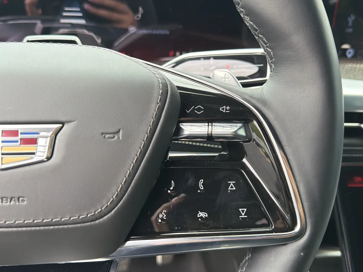 2025 CADILLAC Escalade AWD V-Series thumbnail 31