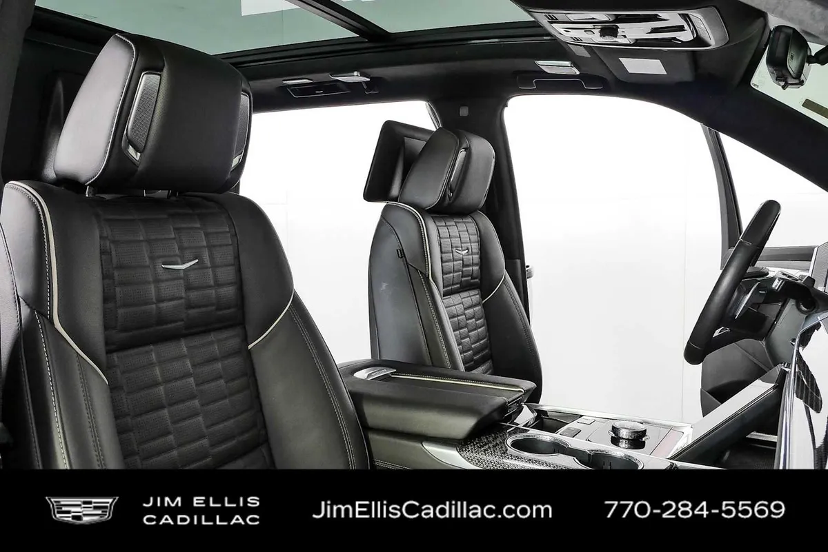 2025 Cadillac Escalade Escalade-V thumbnail 25