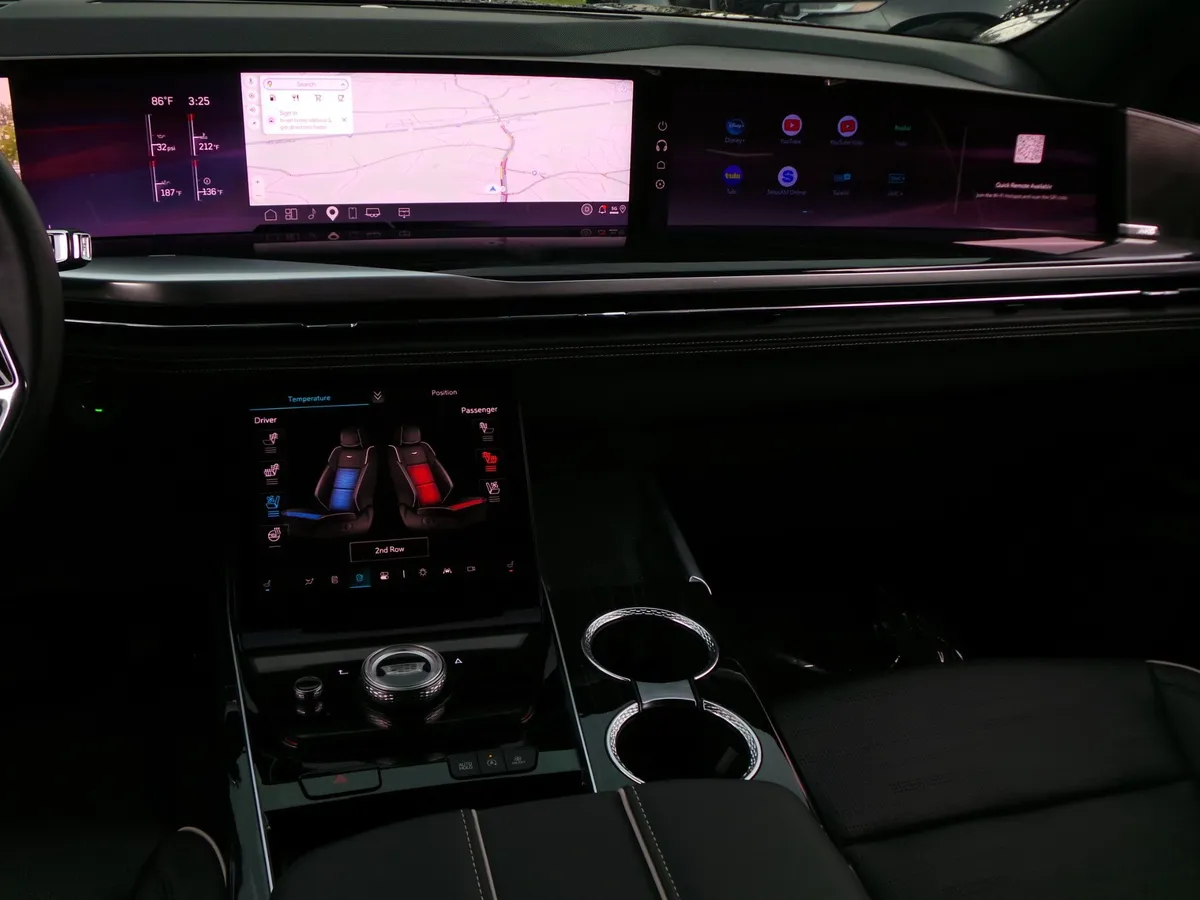 2025 CADILLAC Escalade ESV 4WD Sport thumbnail 13