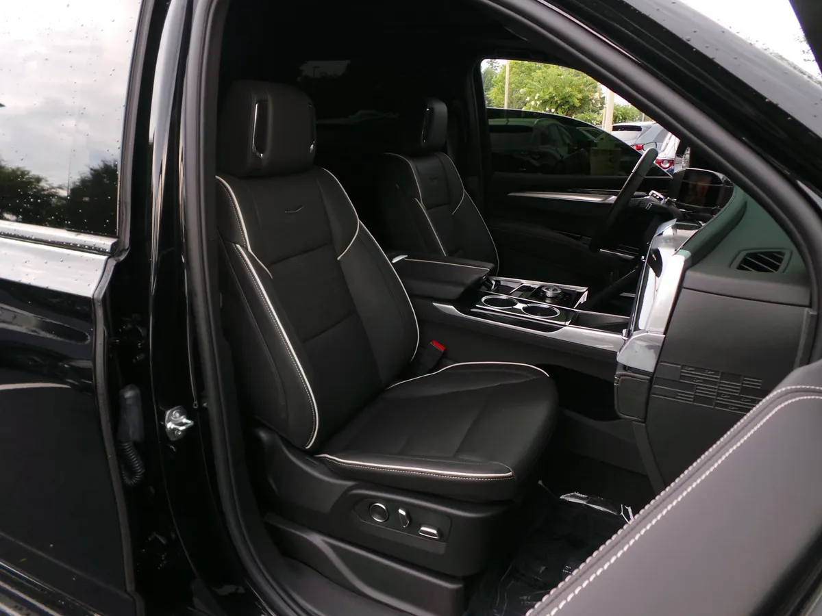 2025 CADILLAC Escalade ESV 4WD Sport thumbnail 18