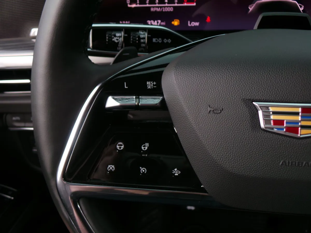2025 CADILLAC Escalade ESV 4WD Sport thumbnail 31