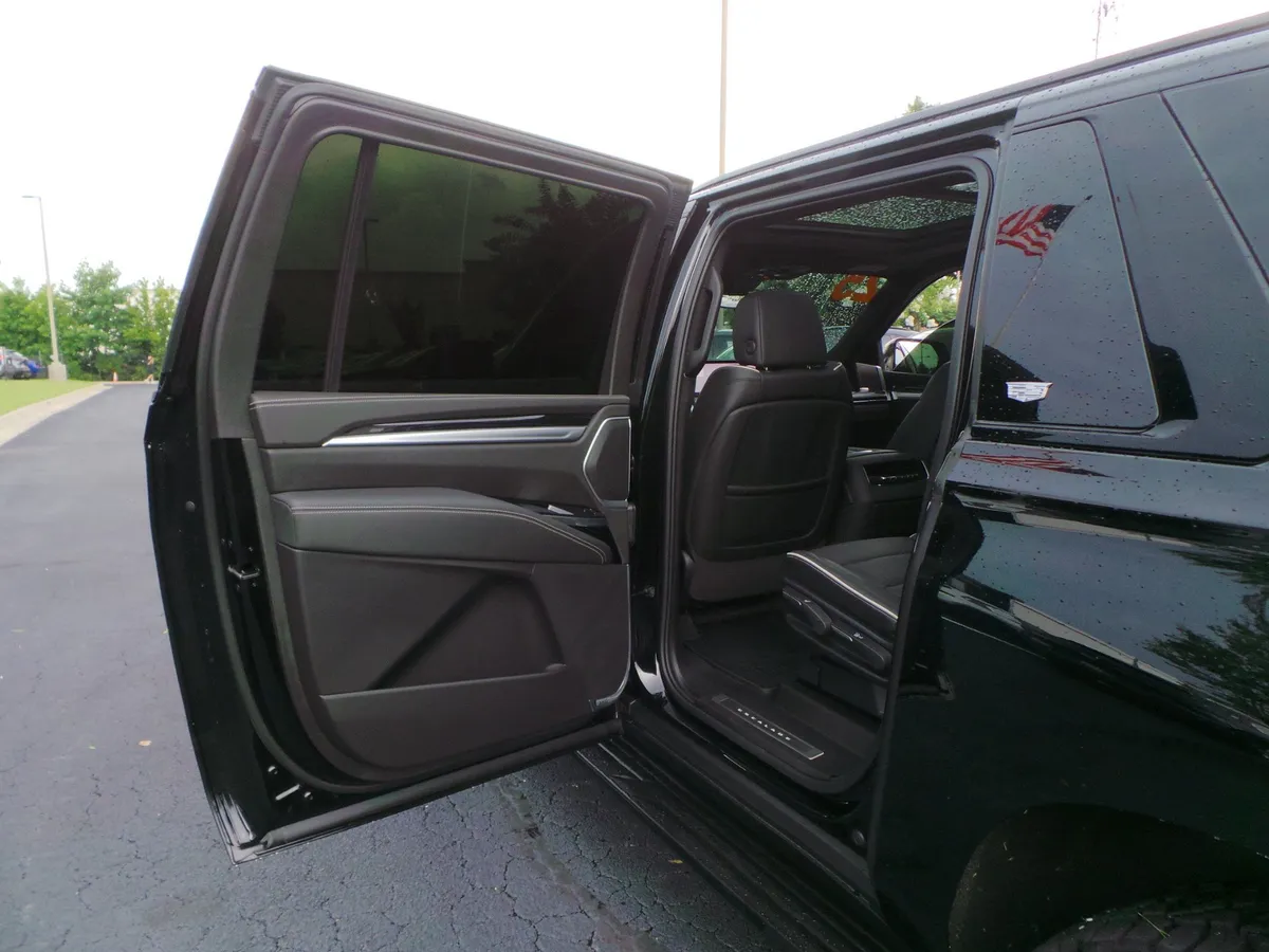 2025 CADILLAC Escalade ESV 4WD Sport thumbnail 34