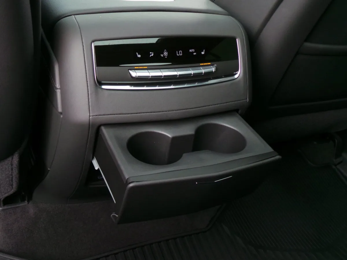 2025 CADILLAC Escalade ESV 4WD Sport thumbnail 37