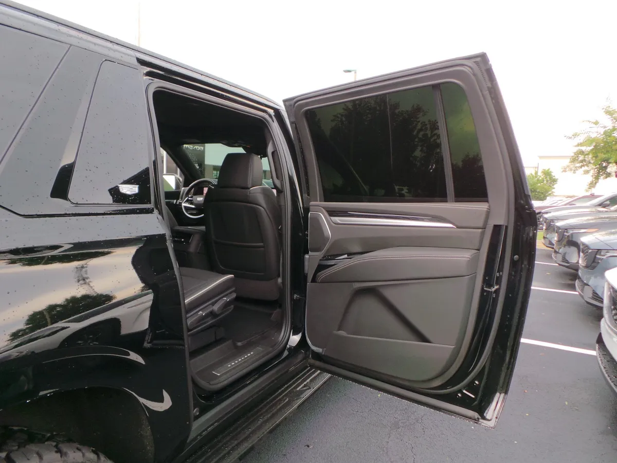 2025 CADILLAC Escalade ESV 4WD Sport thumbnail 39
