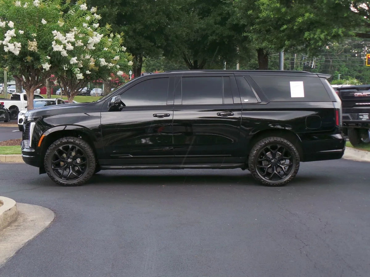 2025 CADILLAC Escalade ESV 4WD Sport thumbnail 4