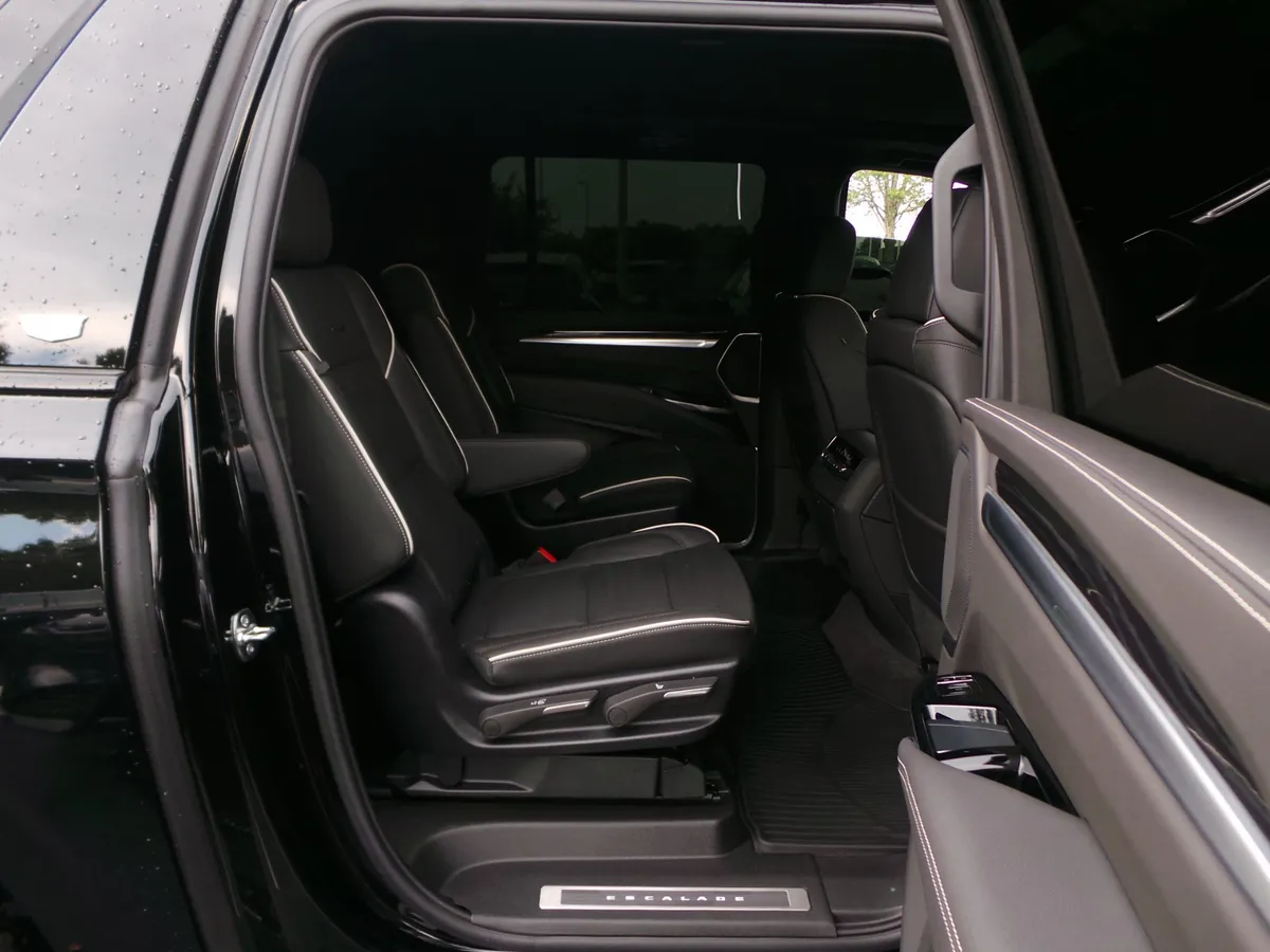 2025 CADILLAC Escalade ESV 4WD Sport thumbnail 40