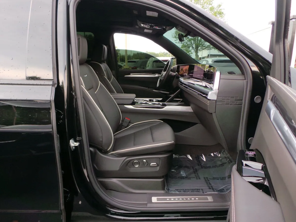 2025 CADILLAC Escalade ESV 4WD Sport thumbnail 43