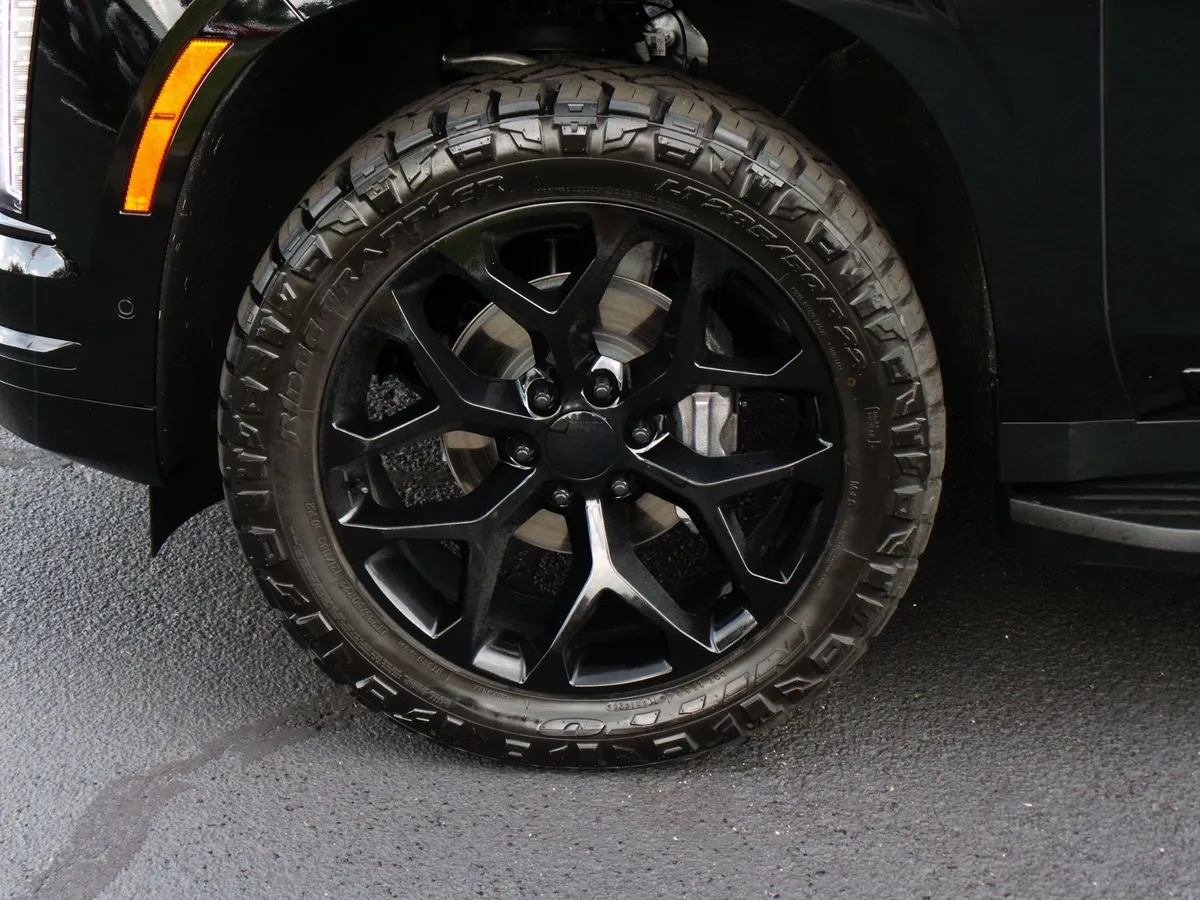 2025 CADILLAC Escalade ESV 4WD Sport thumbnail 5