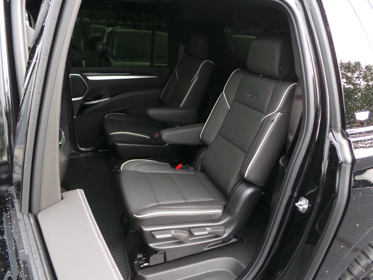2025 CADILLAC Escalade ESV 4WD Sport thumbnail 9