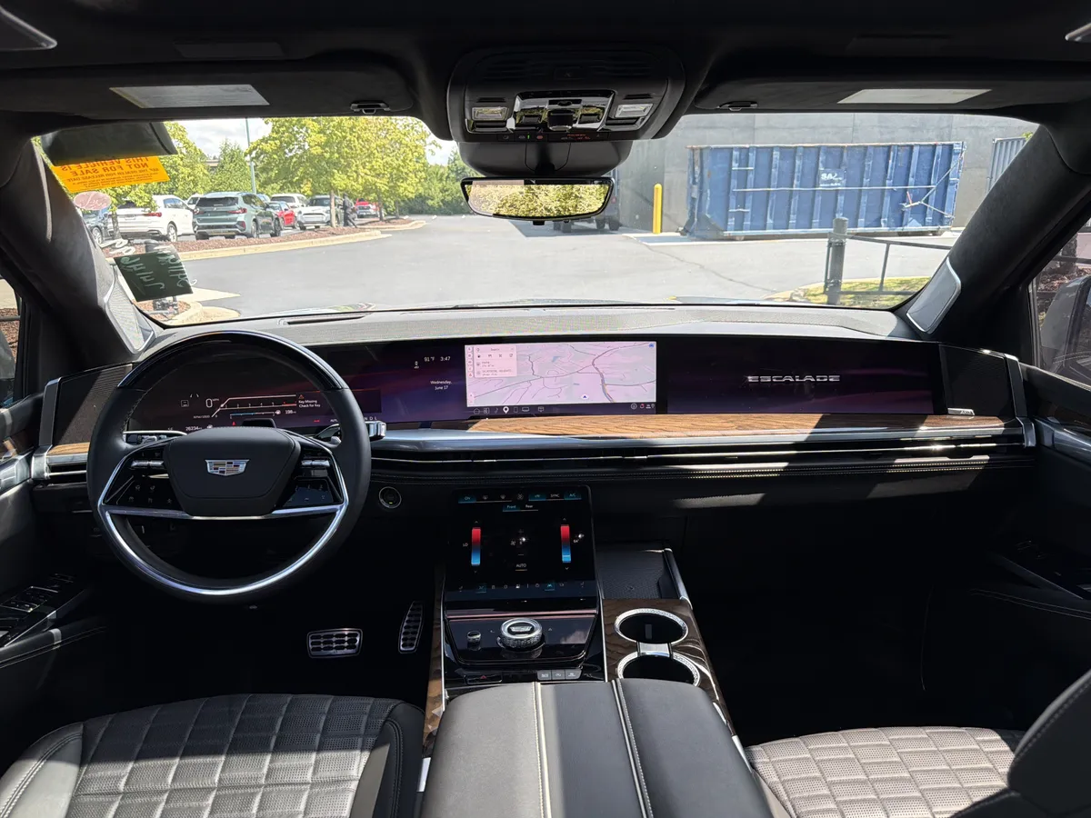 2025 CADILLAC Escalade ESV 4WD Sport Platinum thumbnail 23
