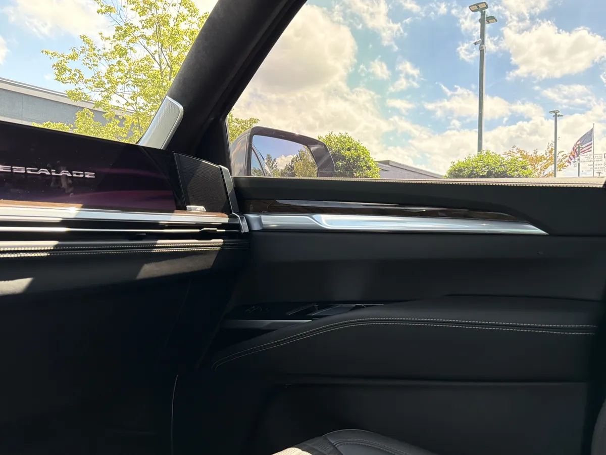 2025 CADILLAC Escalade ESV 4WD Sport Platinum thumbnail 24